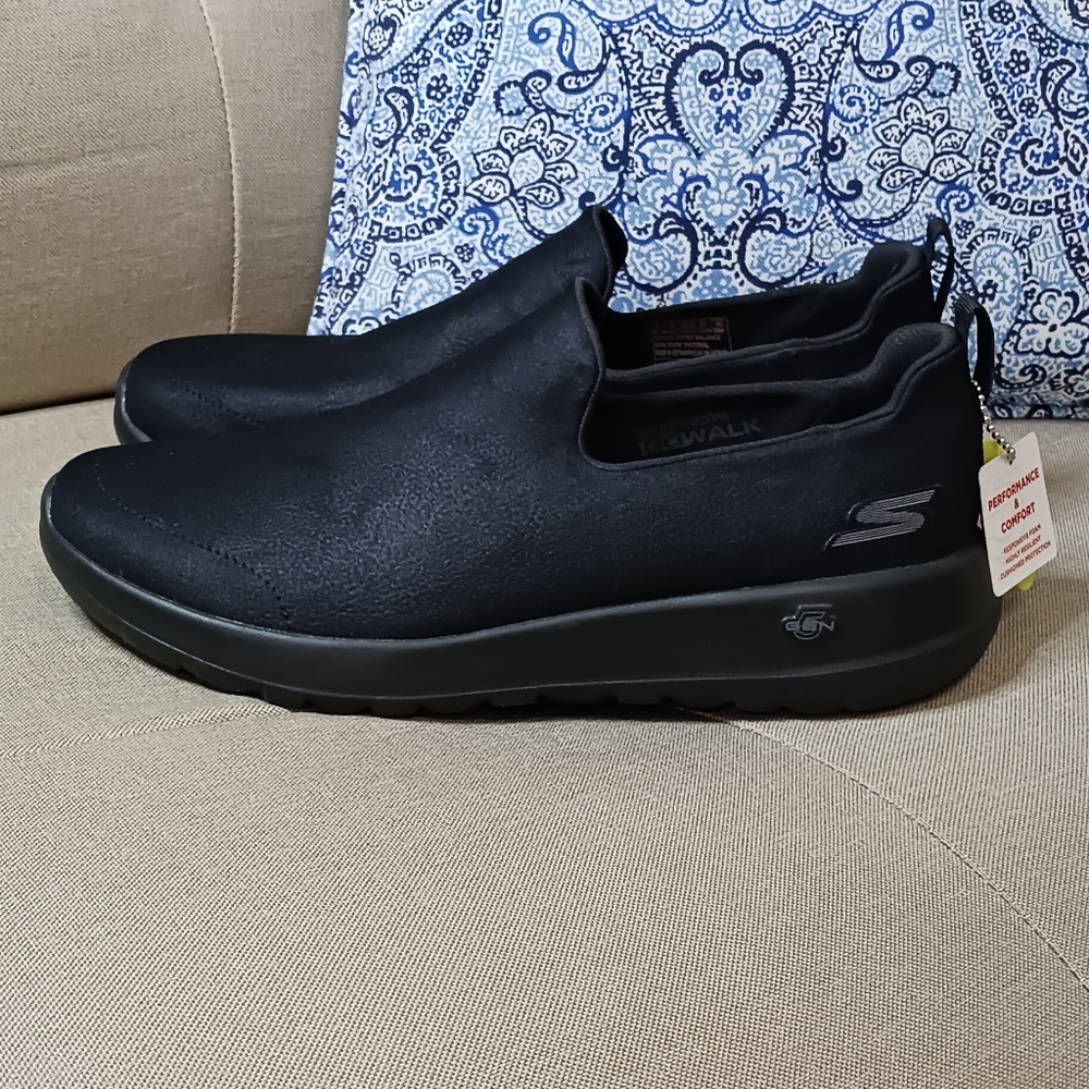 Skechers Go-Walk slip-on sneakers black NWT